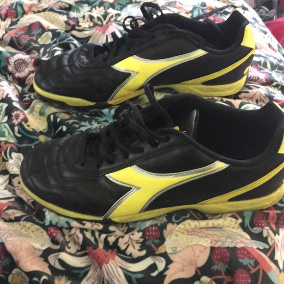 diadora indoor shoes